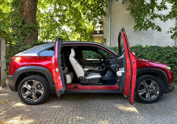 Mazda MX-30 cena 86900 przebieg: 19900, rok produkcji 2021 z Zgierz małe 352